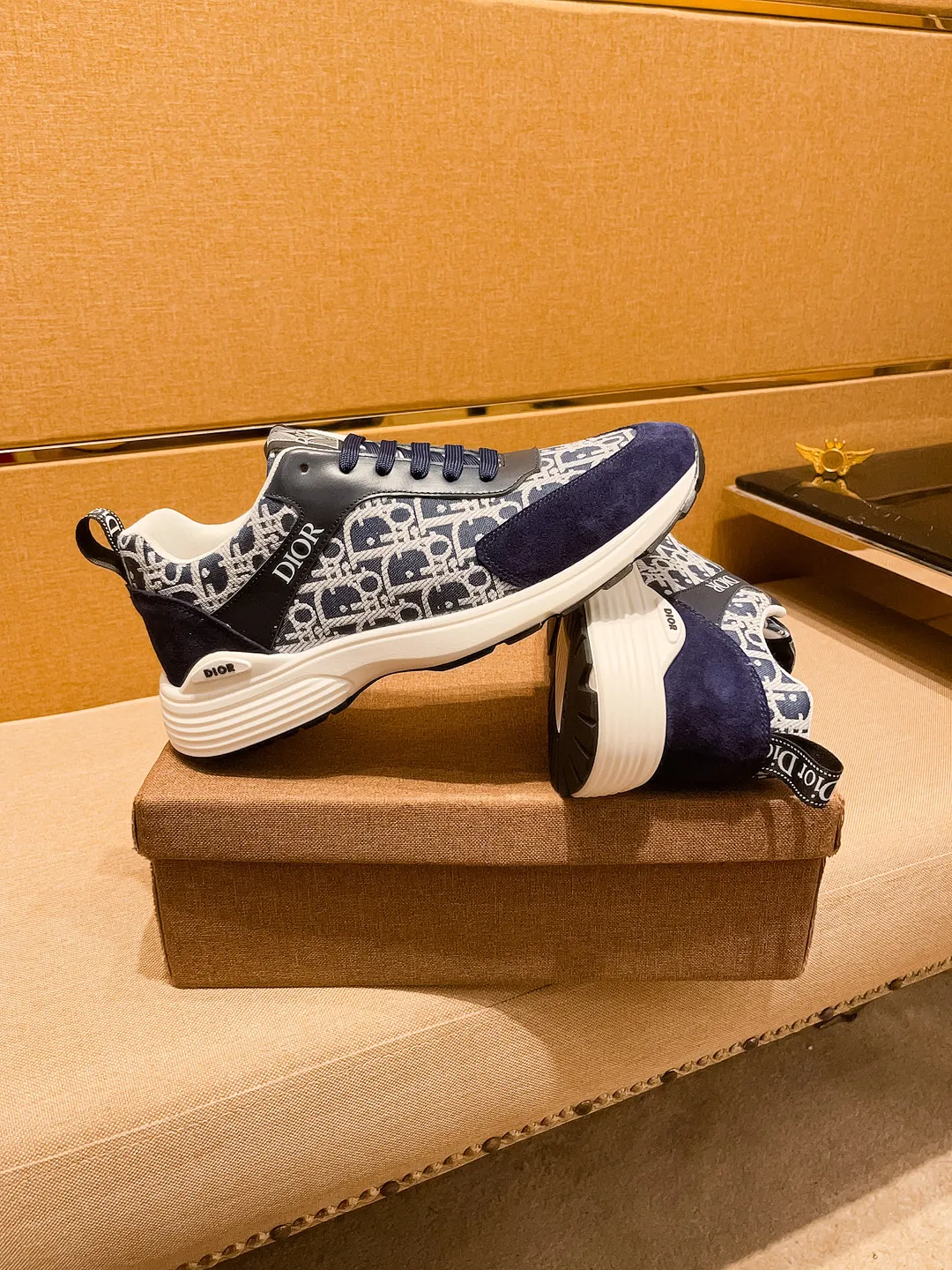 Men's shoes 💰 440💰【Dior】🔥 High-end men's shoes brand official website 1:1 latest masterpiece: the upper is made of Italian imported first-layer cowhide with a comfortable and breathable lining➕original non-slip and wear-resistant outsole🔥, making walking more convenient and comfortable! An exclusive new model, a stunning work, a beautiful 1:1 replica [color] compared to the official quality! Create a fashionable personality to set off your uniqueness! A must-have for trendy men! Classic🔥Size: 38-44 Color: 🔥Multiple colors available🔥.
